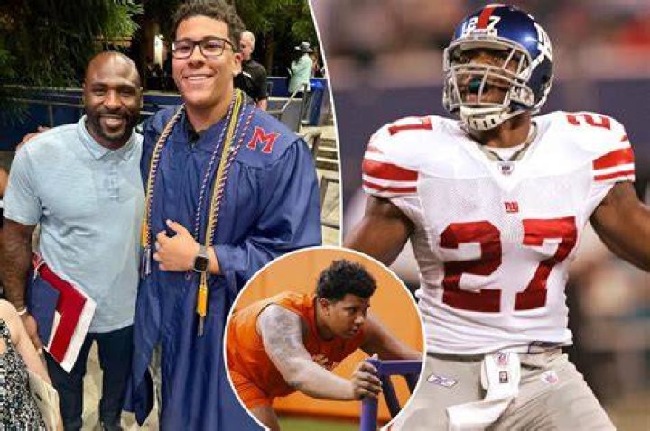 Brandon Jacobs: The Giant Of The Gridiron